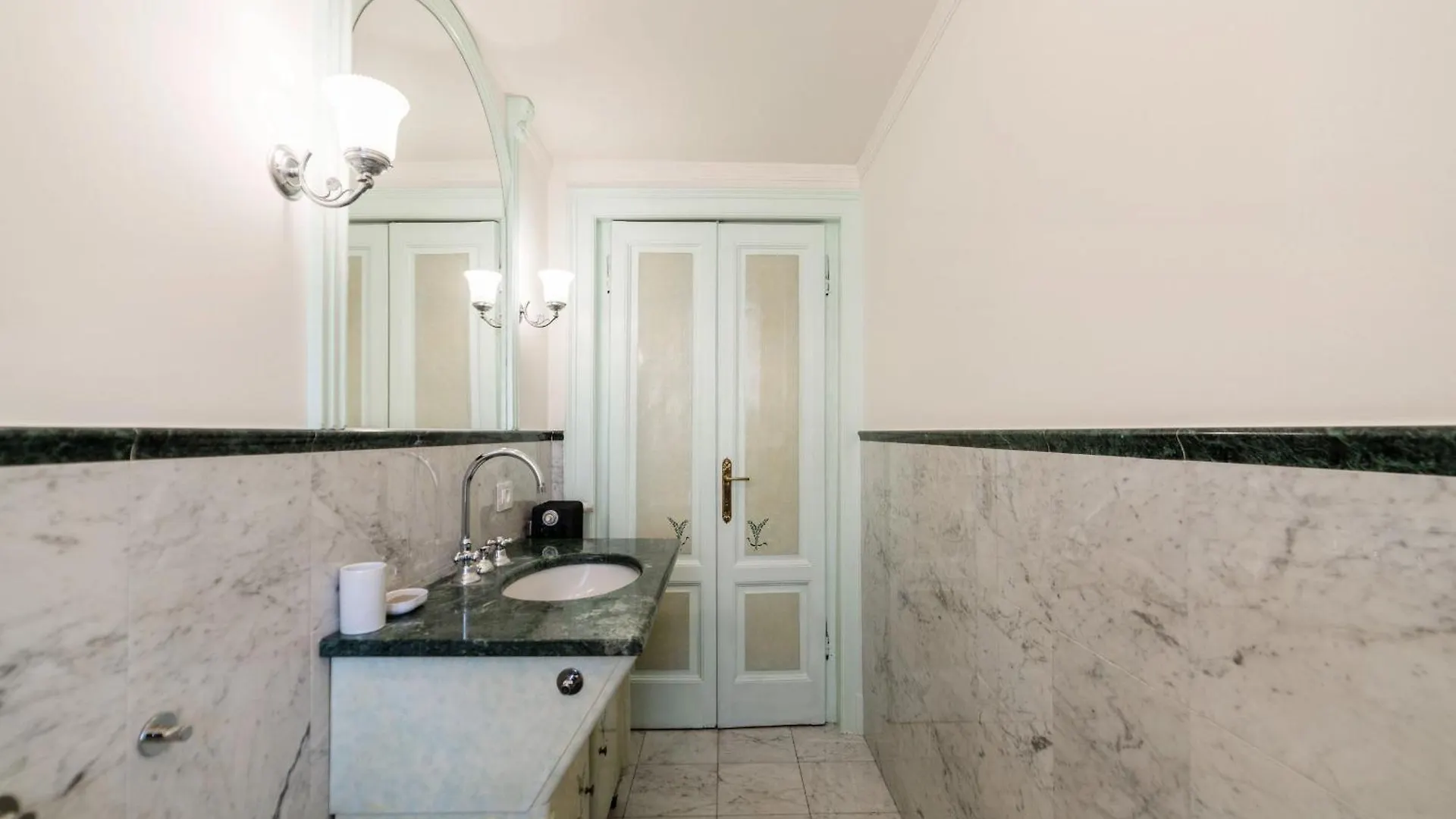 Apartment Casa Bella 16 - 8 Min To Metro, 15 Min To Lin Airport, University Area Italy