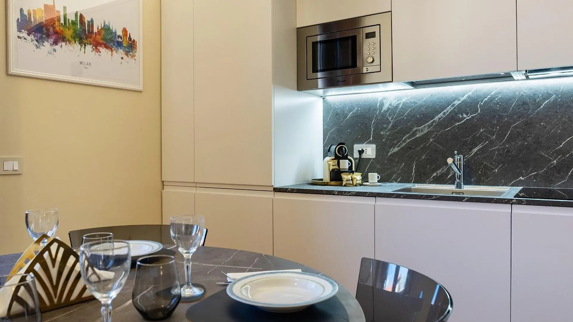 Appartamento Casa Bella 16 - 8 Min To Metro, 15 Min To Lin Airport, University Area Italia